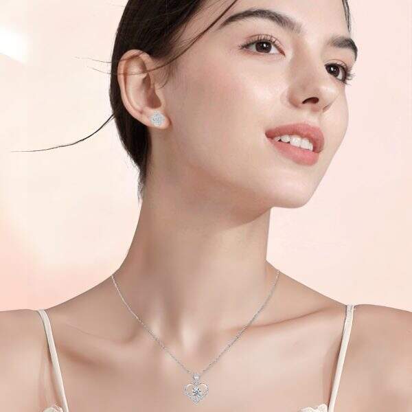 Rose gift box necklace - Image 3