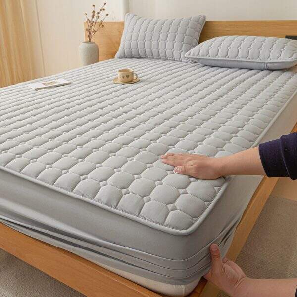 New A-class solid color anti slip mattress with cotton clip - Image 1