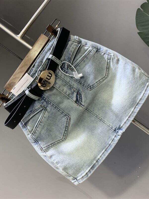 Fashionable high waisted denim short skirt - Image 5