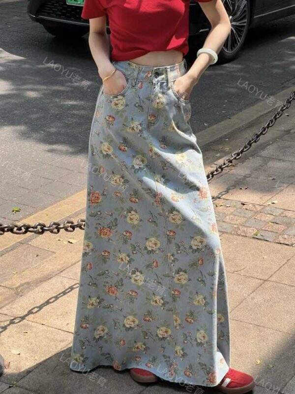 Tailored and personalized hip hugging skirt - Image 3