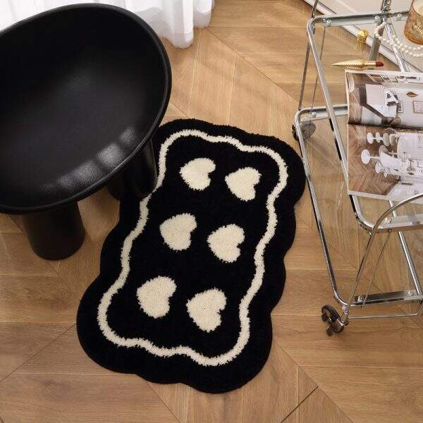 Black and white heart-shaped bathroom carpet - Image 3
