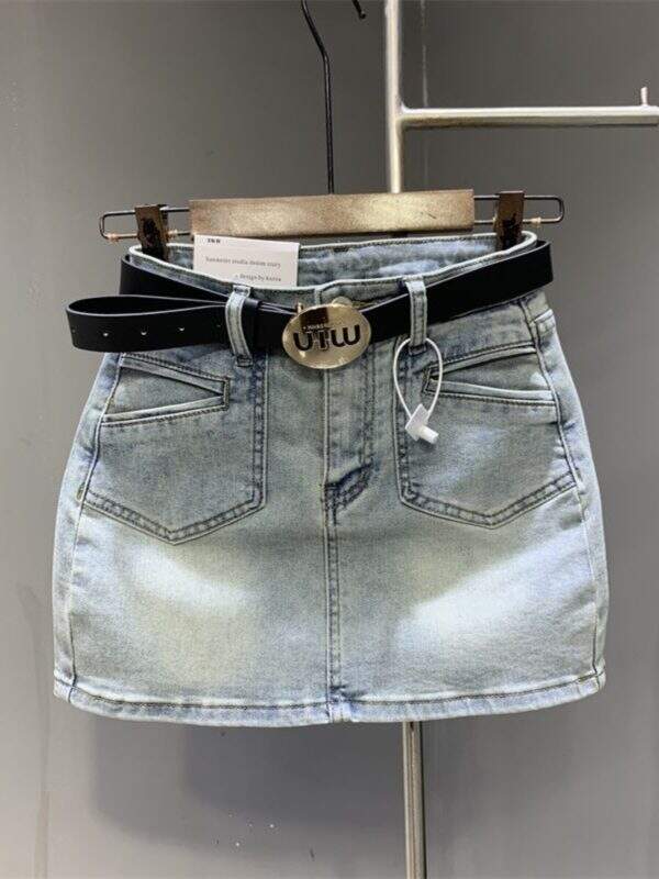 Fashionable high waisted denim short skirt - Image 1