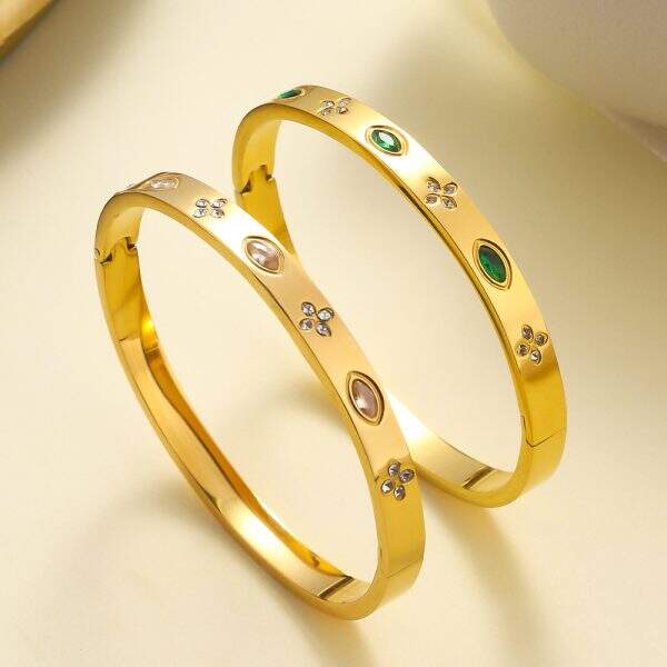 Light luxury diamond studded clover bracelet - Image 1