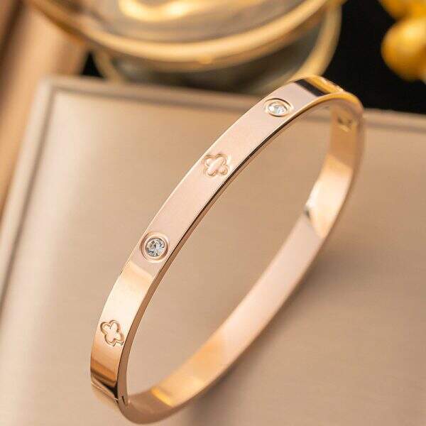 Minimally designed high-end bracelet - Image 3