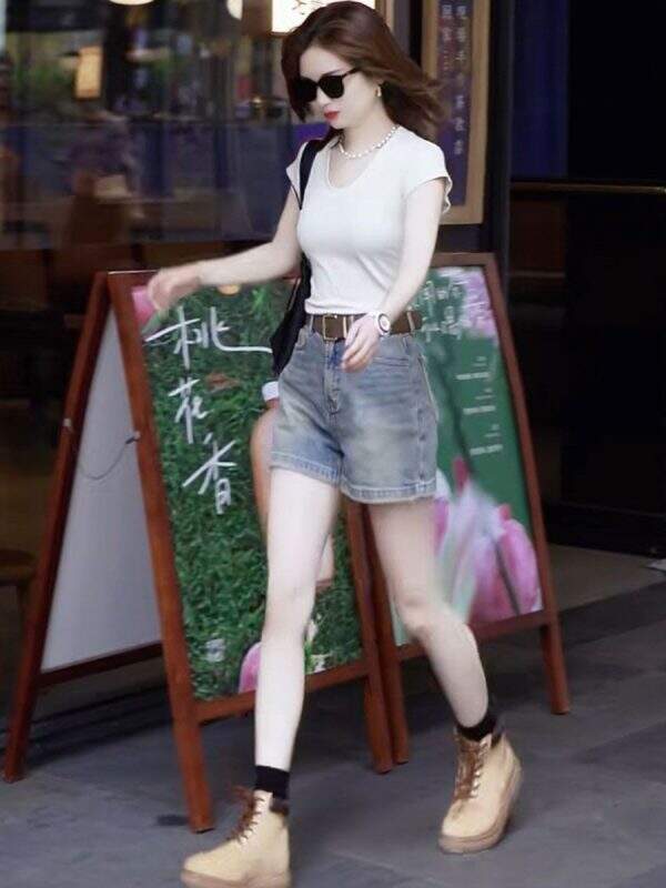Casual denim shorts - Image 5