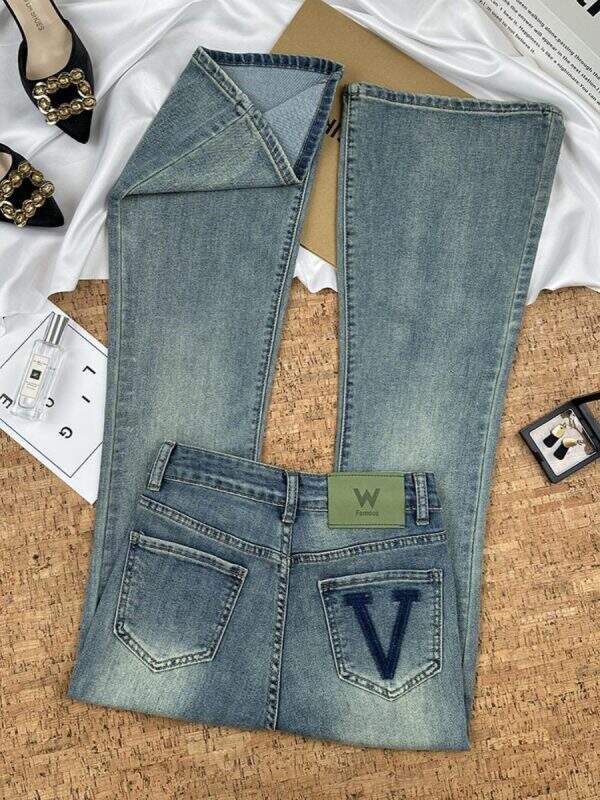Design inspired letter micro flared jeans - Image 3