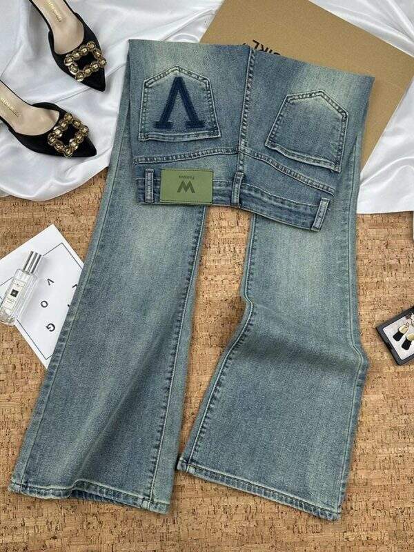 Design inspired letter micro flared jeans - Image 1
