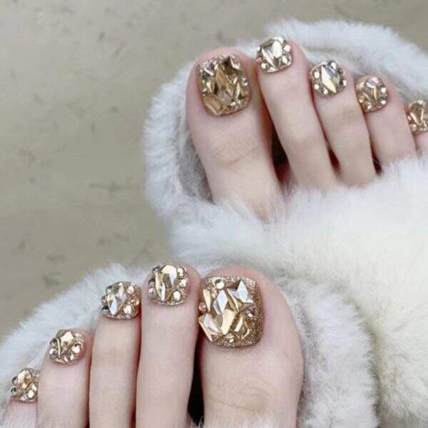 Wearing toenails - Image 4
