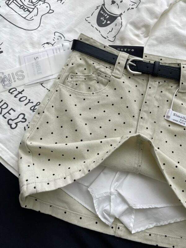 Fashionable high waisted denim short skirt - Image 2