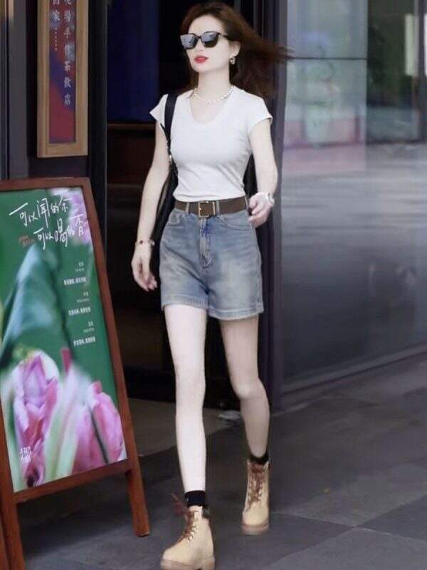 Casual denim shorts - Image 3