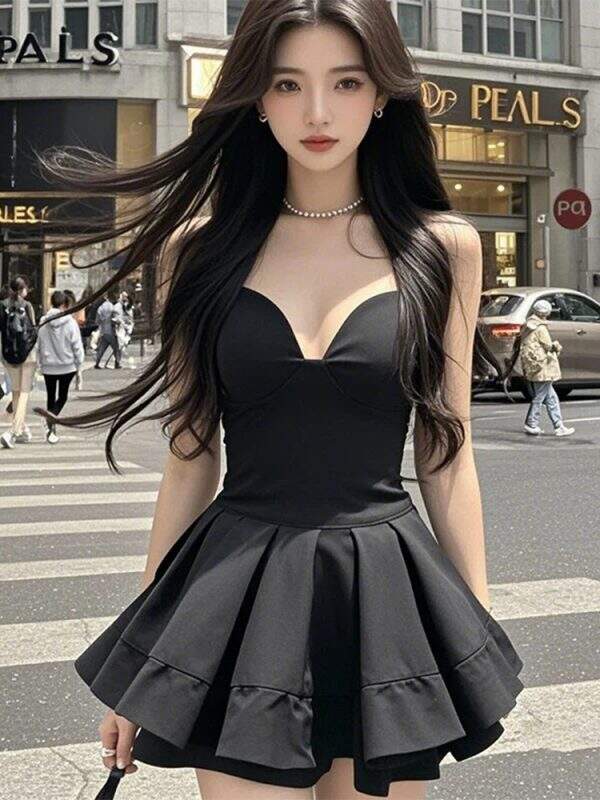 Strapless, slim fit, waist cinching small black dress - Image 3