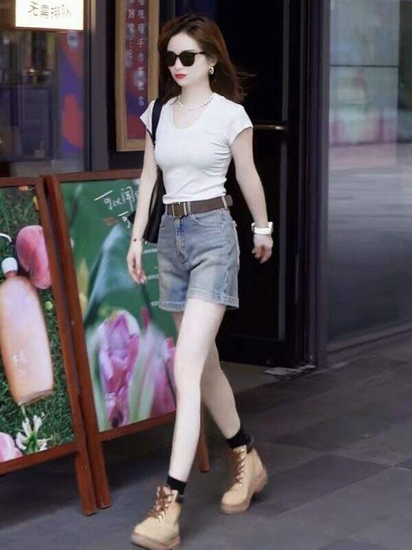 Casual denim shorts - Image 4