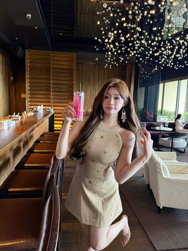 Slim fit dress - Image 1