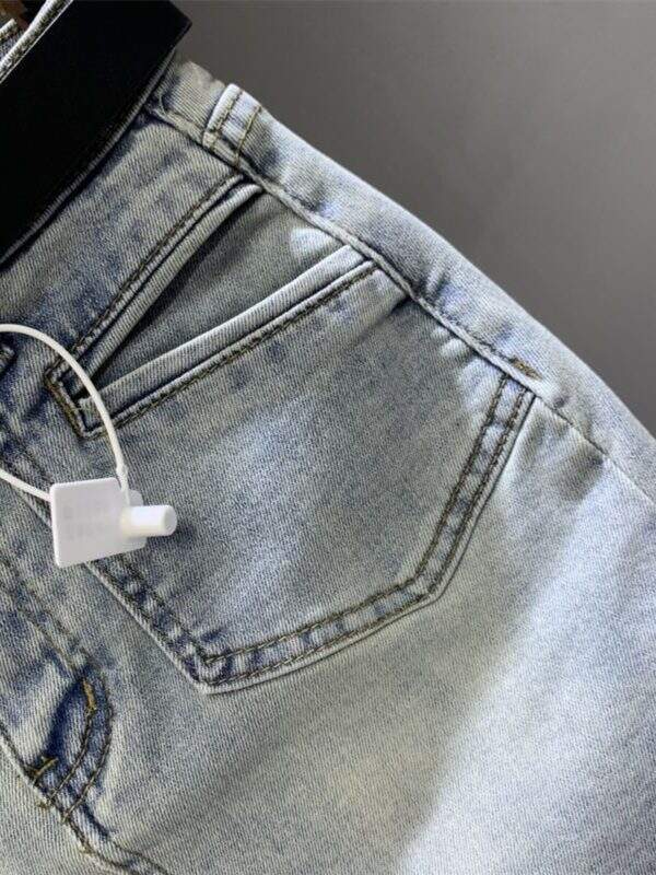 Fashionable high waisted denim short skirt - Image 3