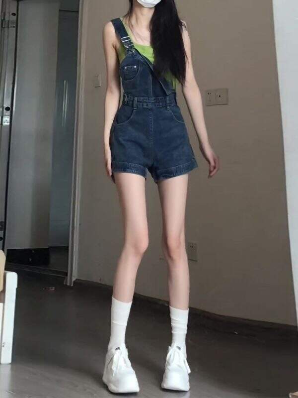 Casual shoulder strap denim shorts - Image 4