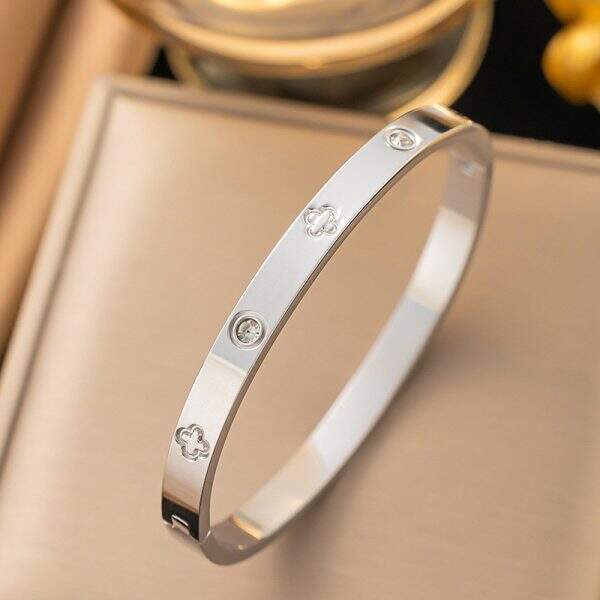 Minimally designed high-end bracelet - Image 4