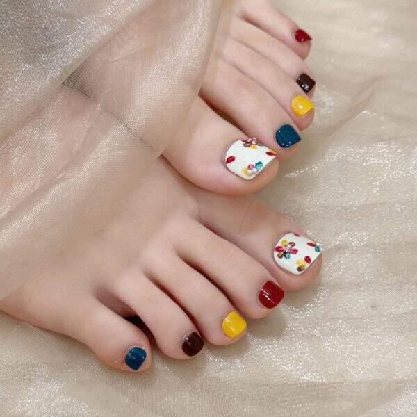 flower wearable nails - Image 1
