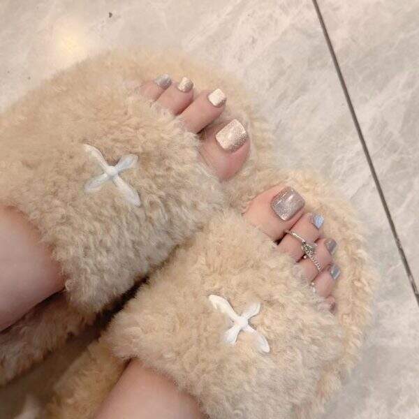 Wearing toenails - Image 1