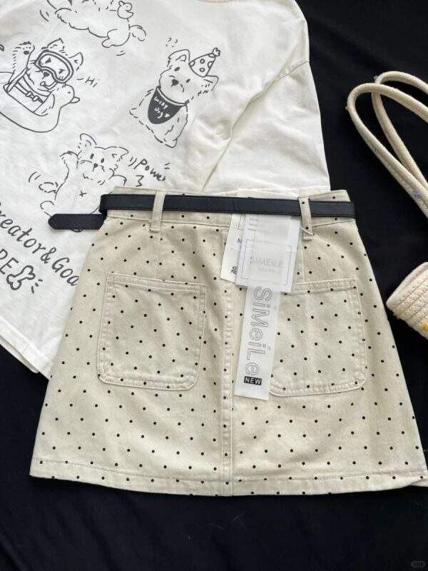 Fashionable high waisted denim short skirt - Image 4