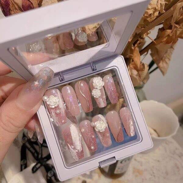Pink wearable nails - Image 1