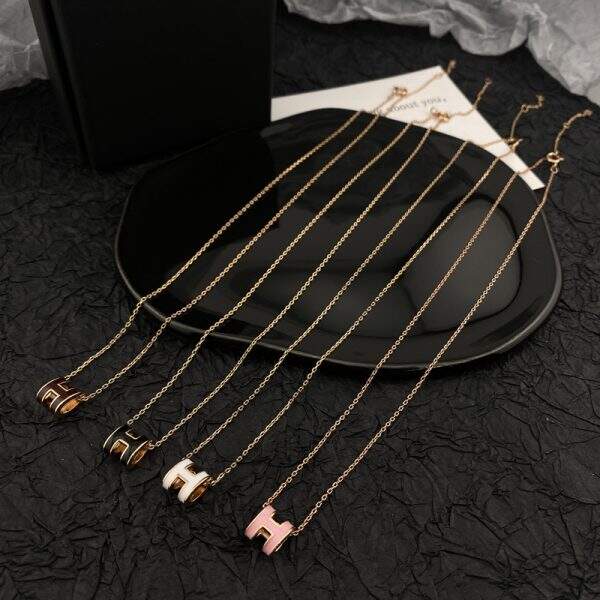 Drip oil small letter H necklace high - Image 1