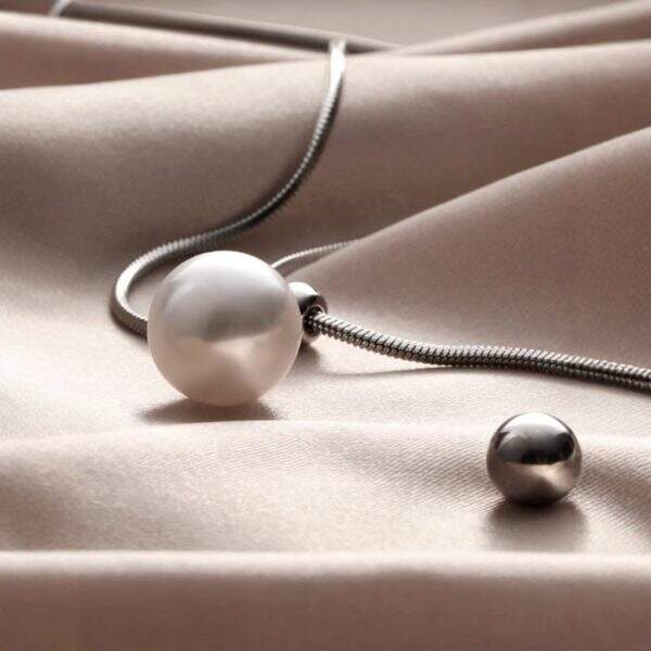 Pearl necklace with a simple and elegant design - Image 4