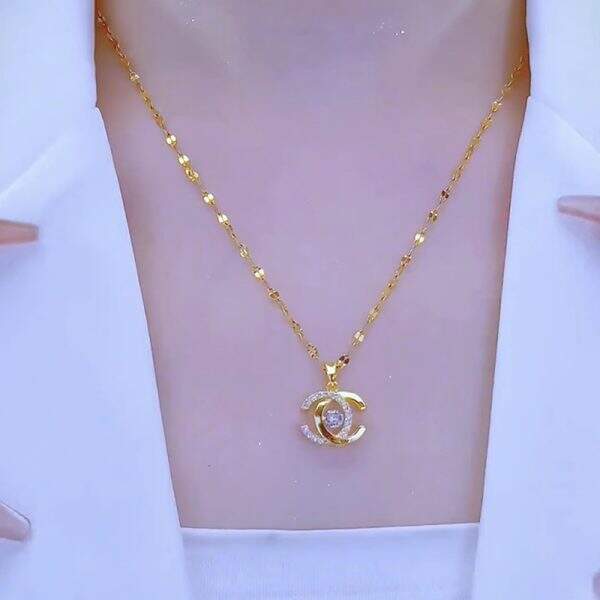 Dynamic C-shaped necklace - Image 1
