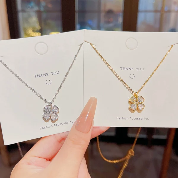 Four leaf petal necklace outlets for women - Image 1