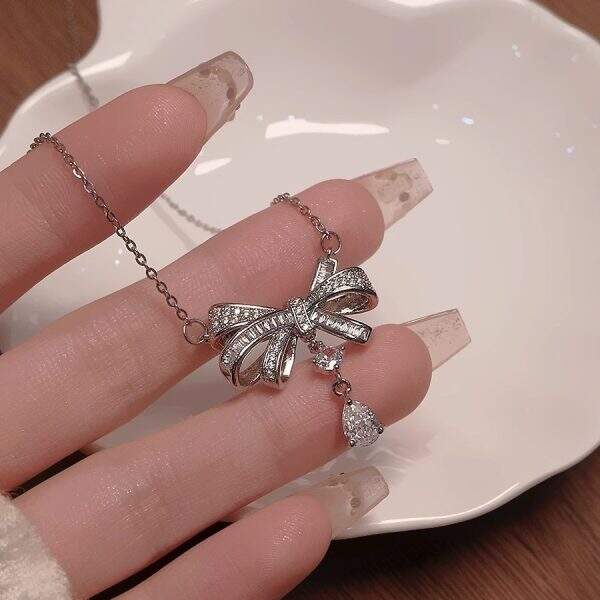 Diamond bow necklace - Image 1