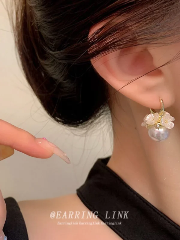 Premium Flower Pearl Earrings - Image 4