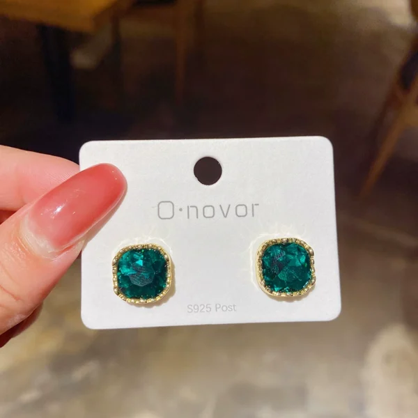 18K gold square diamond studded earrings - Image 2