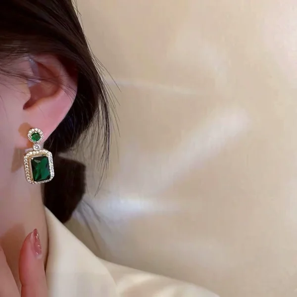 18K gold emerald square earrings outlets - Image 4