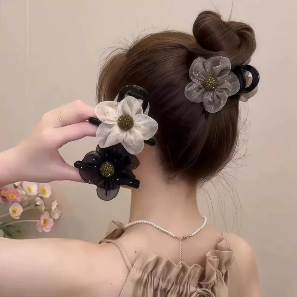Grab clip flower hair accessory - Image 3