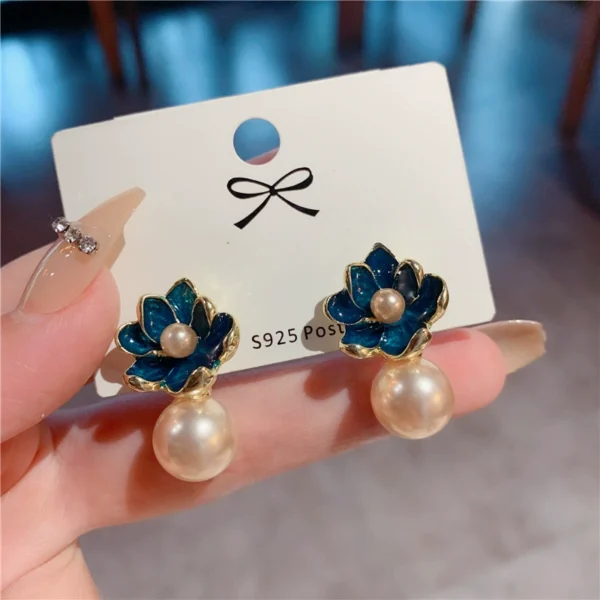 Women's blue flower earrings - Image 1