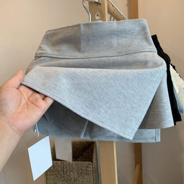 Sporty short skirt for women - Image 2