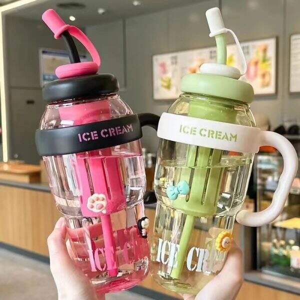 Ice cup with convenient straw - Image 1