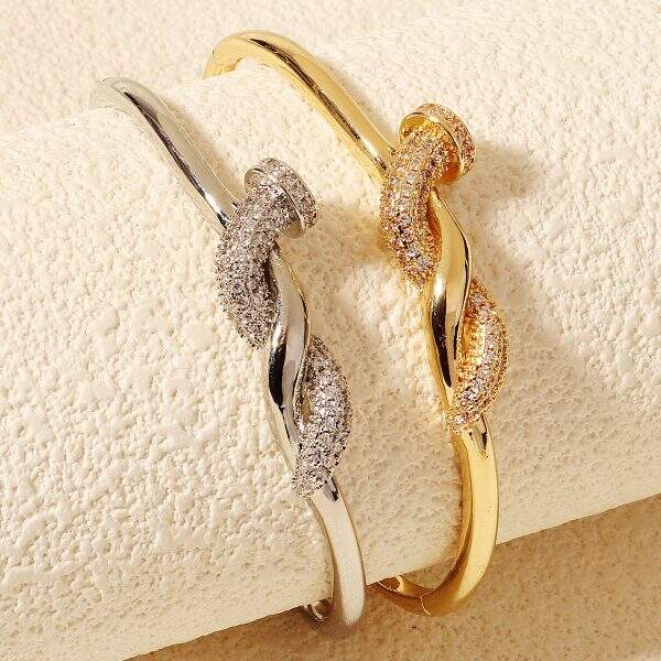 Best-selling bracelet with luxurious design - Image 4