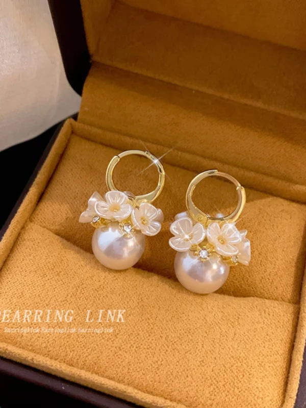 Luxury Flower Pearl Earrings - Image 2