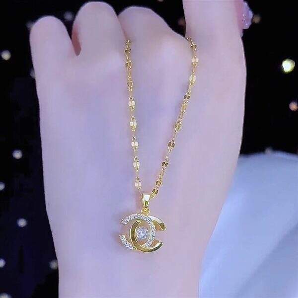Dynamic C-shaped necklace - Image 2