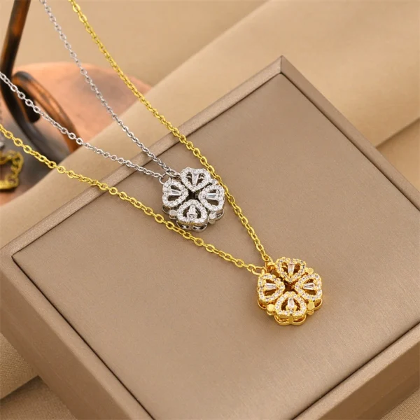 Clover necklace outlets women's - Image 1