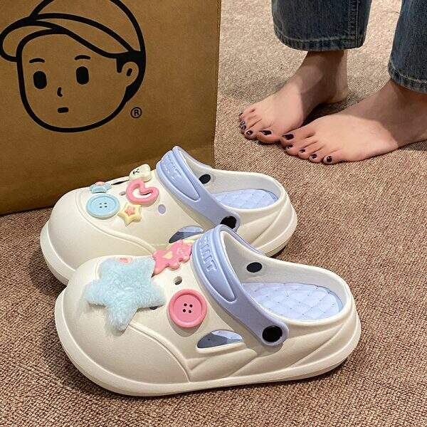 Students are allowed to wear flip flops with a toe cap outside - Image 3