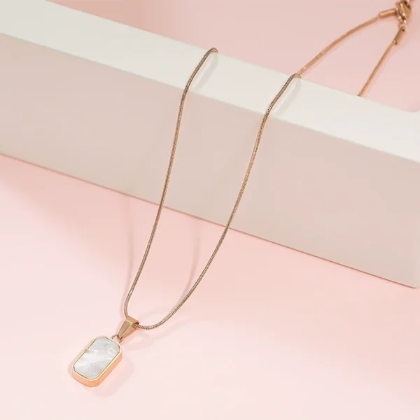 Black and white double-sided necklace - Image 4