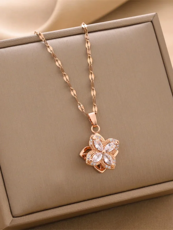 Rotating Clover Item - Image 2