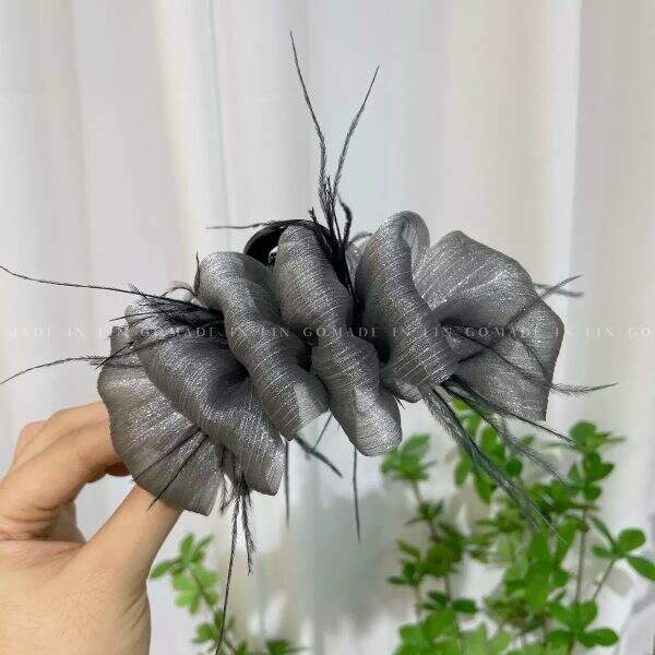 Feather grabbing bow hair clip - Image 4