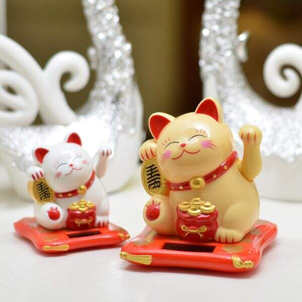 Solar powered Wealth Cat - Image 1