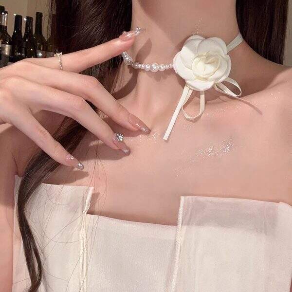 Pearl camellia necklace - Image 3