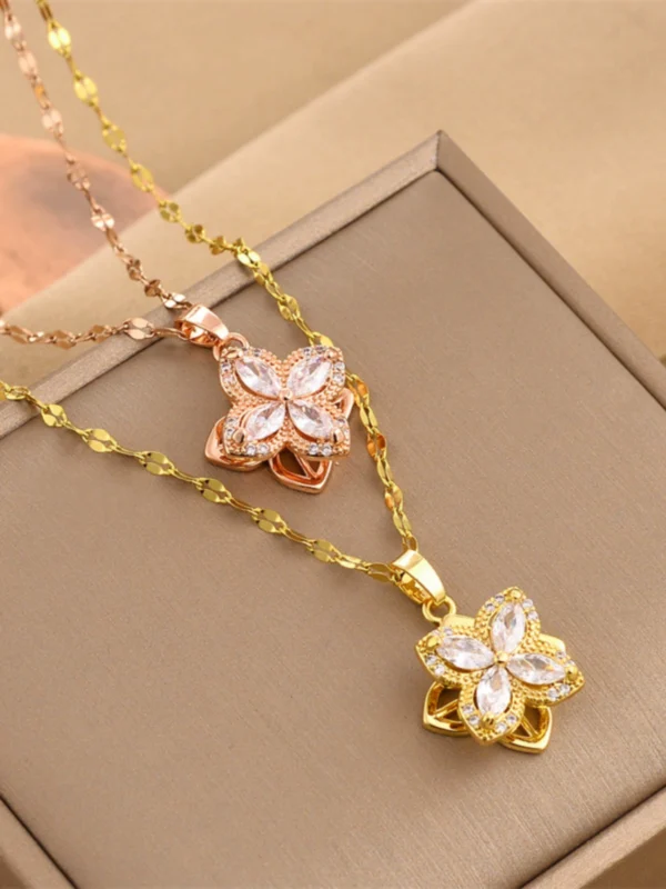 Rotating Clover Item - Image 1