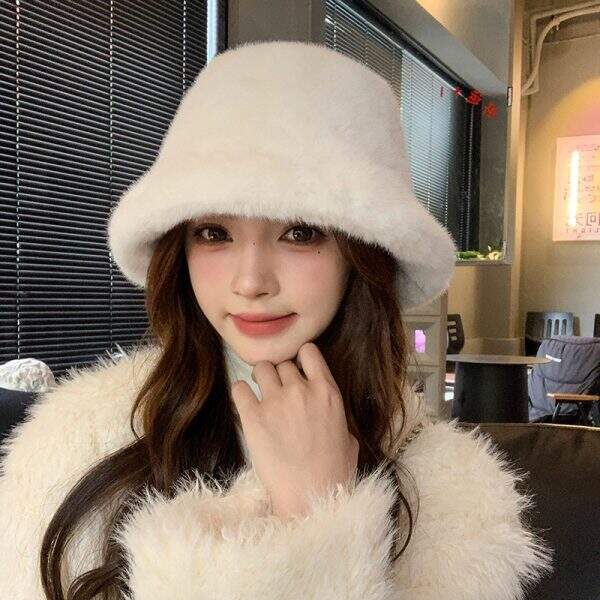 Knitted bucket hat - Image 1