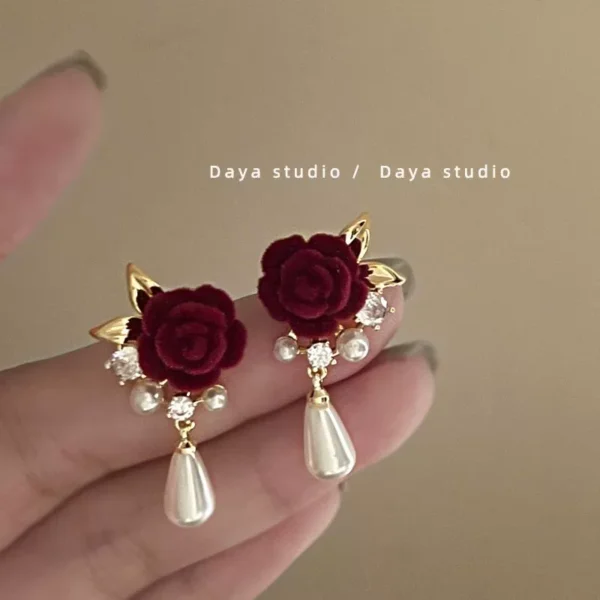 Velvet rose earrings - Image 1