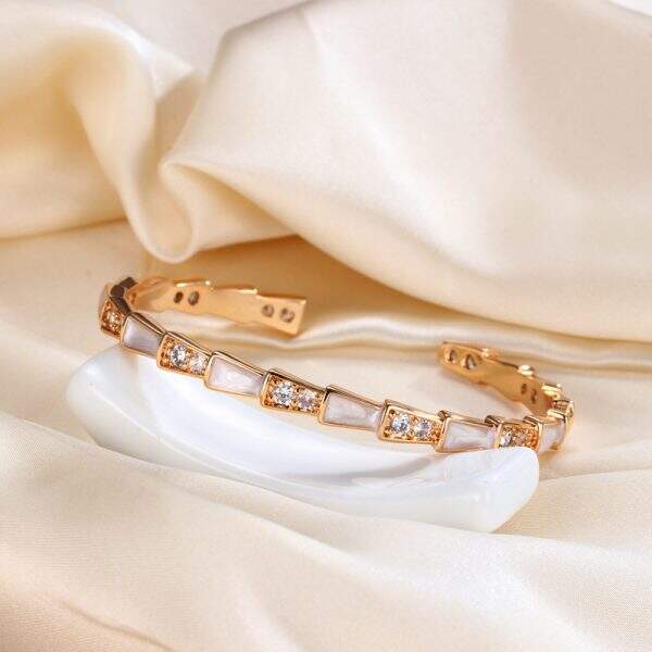 Cross border precision white shell mother spirit snake bracelet for women - Image 1